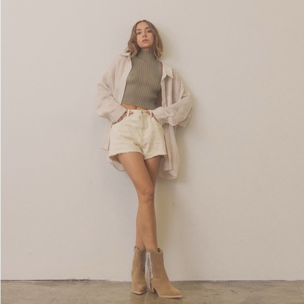 Elegant Tan Suede Ankle Boots with Fringe. New With Tags! - Picture 4 of 5